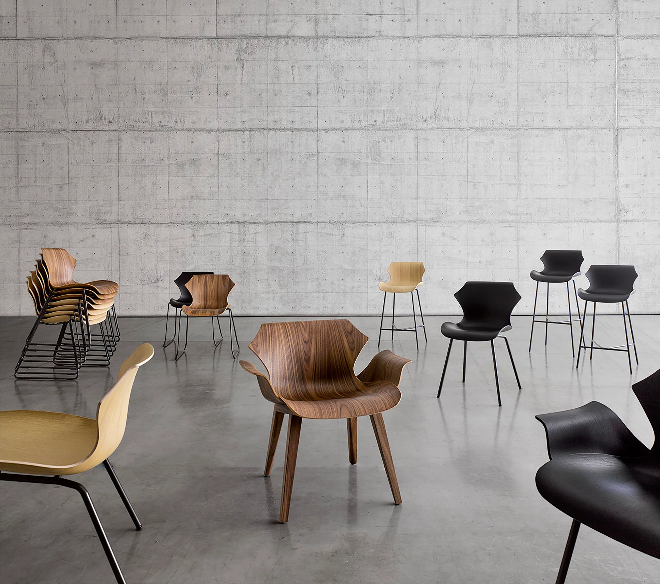 bf-petal-chair-metal-base-01