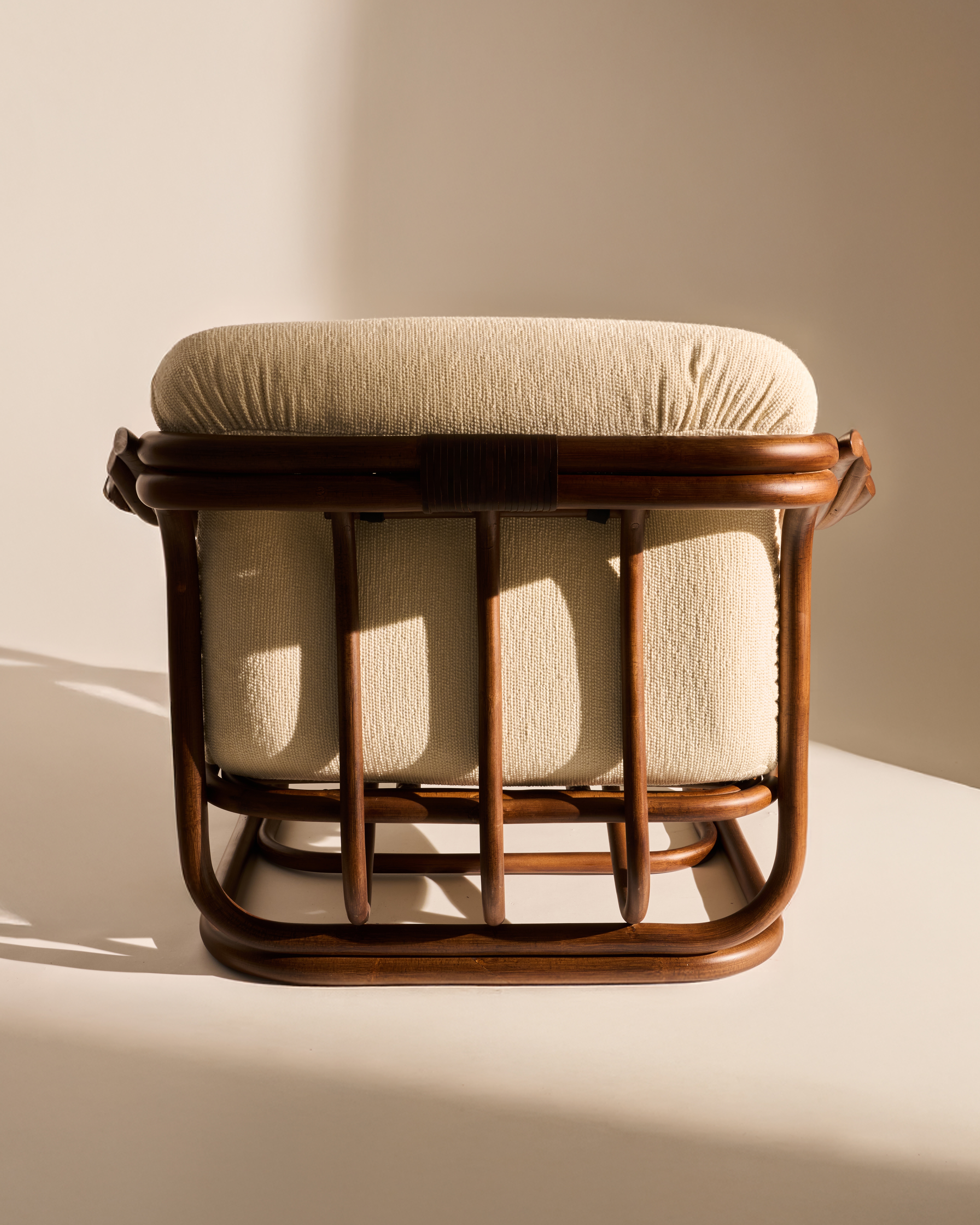 gubi-summer25-poltronatria-06