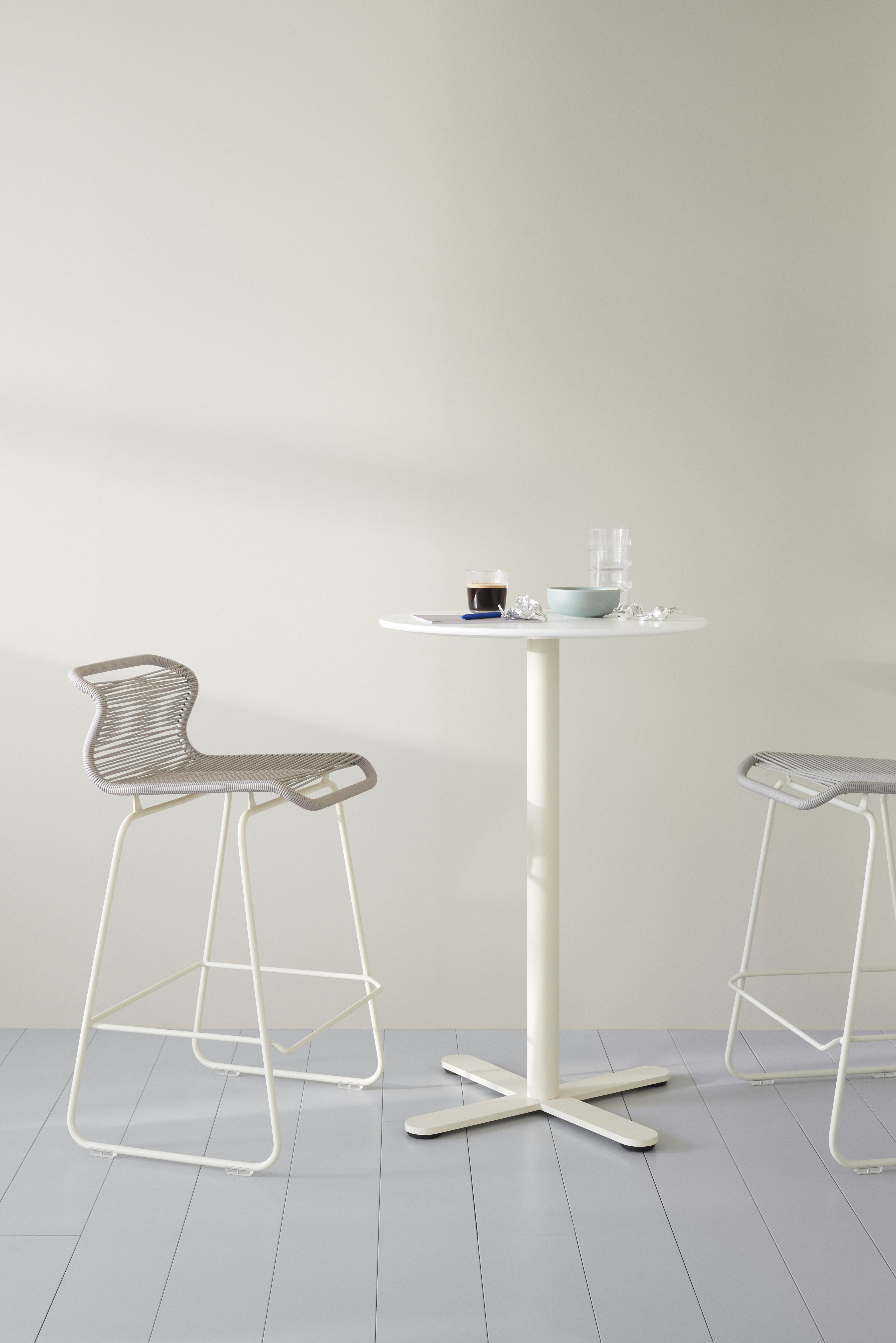 montana-multitable-cafe-h105-o60-snowlaminate-beige